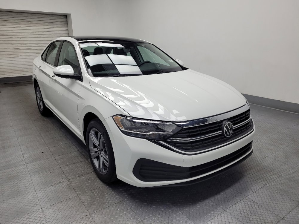 Used 2024 Volkswagen Jetta SE w/ Panoramic Sunroof Package image 13