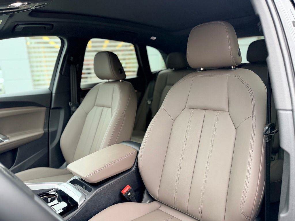 Certified 2025 Audi Q5 Premium w/ Convenience Package AWD/4WD image 11