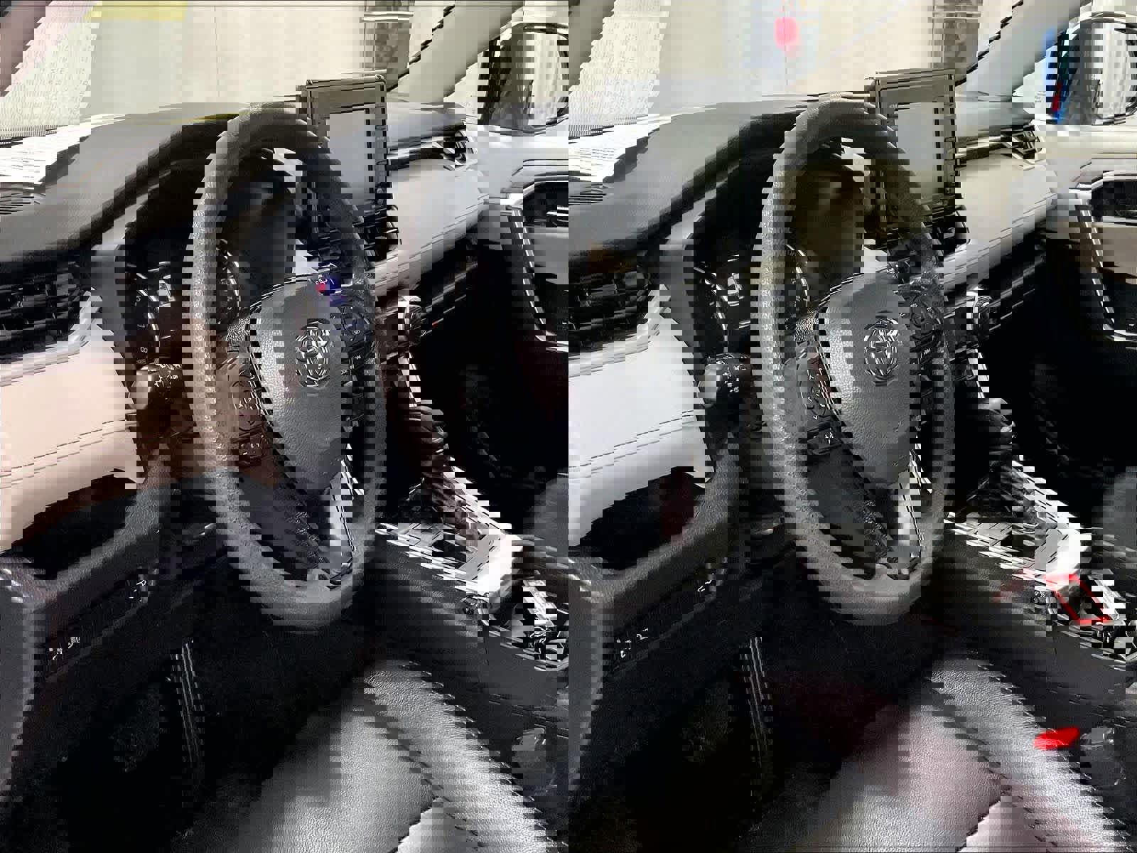 Used 2020 Toyota RAV4 XLE w/ Convenience Package image 8