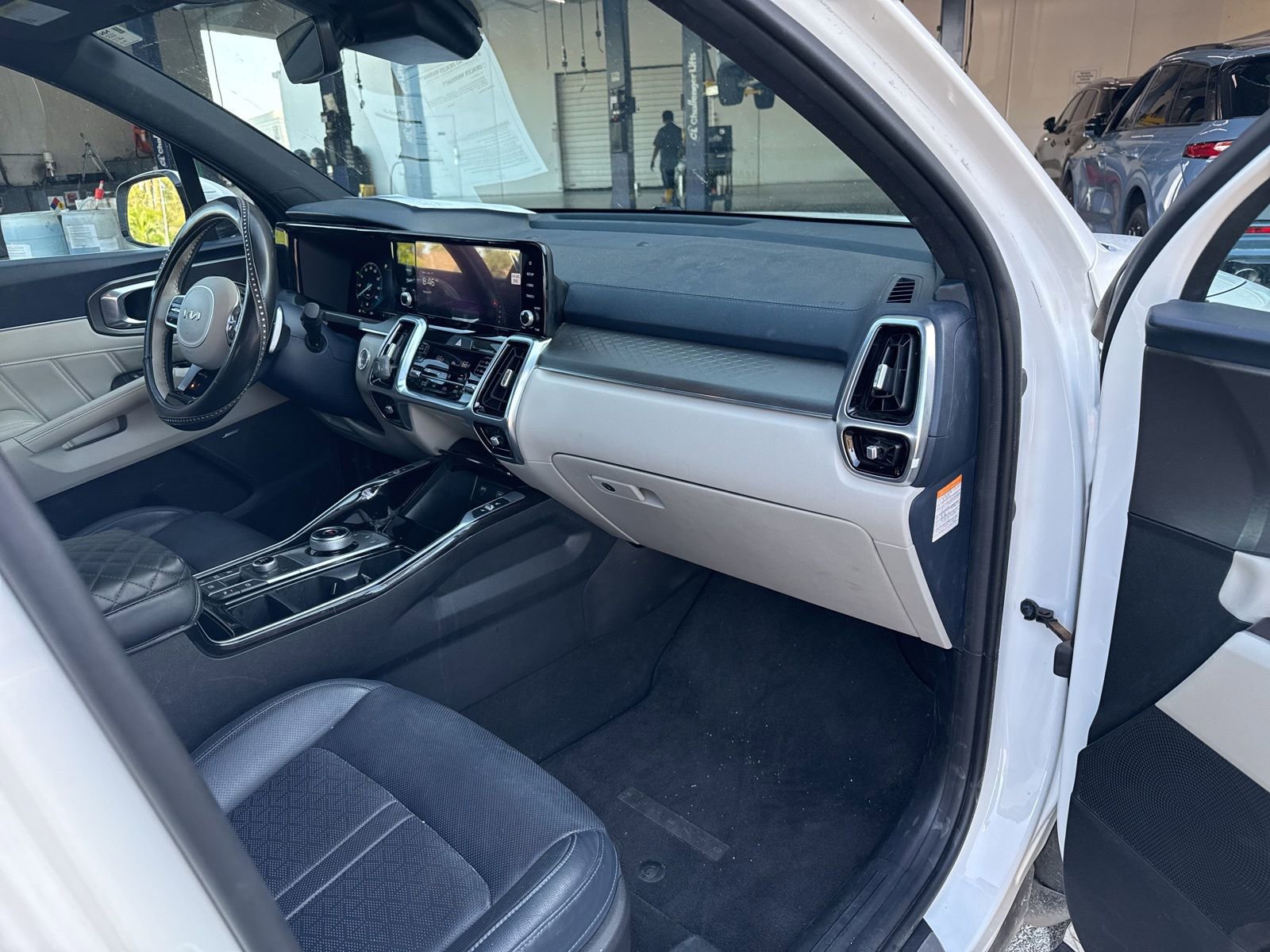 Used 2023 Kia Sorento SX Prestige AWD/4WD image 12