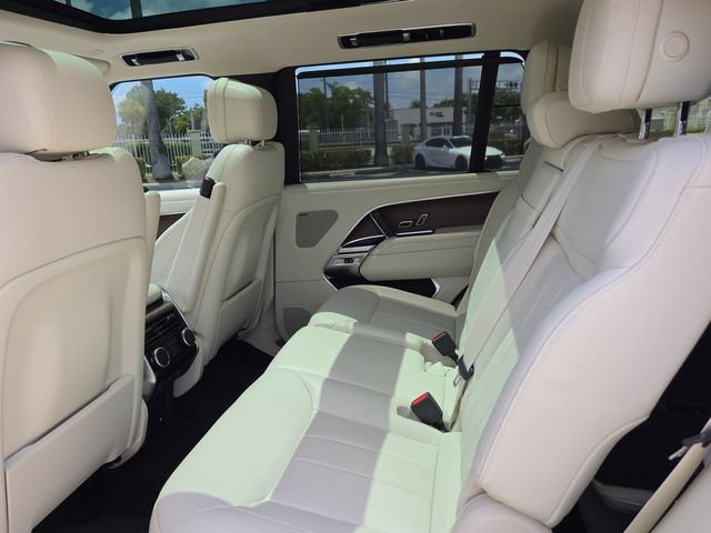Used 2025 Land Rover Range Rover Long Wheelbase SE AWD/4WD image 23
