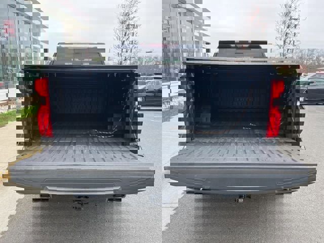 Used 2022 Chevrolet Silverado 1500 High Country w/ Technology Package image 11