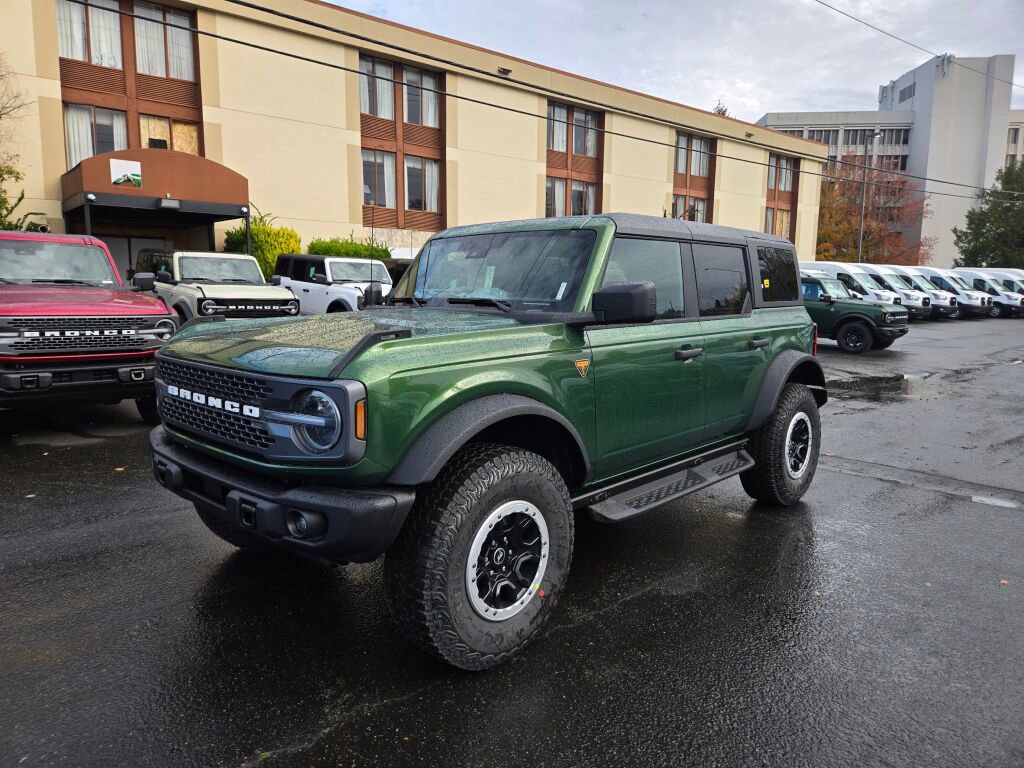 New 2025 Ford Bronco Badlands w/ Sasquatch Package