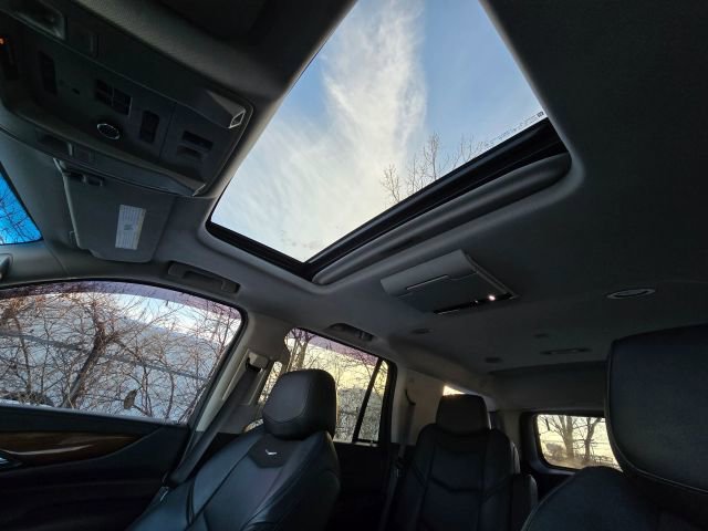 Used 2016 Cadillac Escalade Luxury image 38