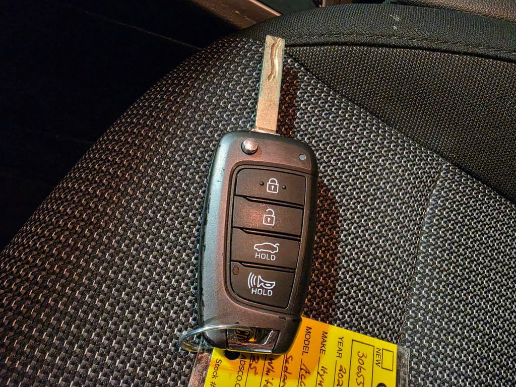 Used 2022 Hyundai Accent SE FWD image 10