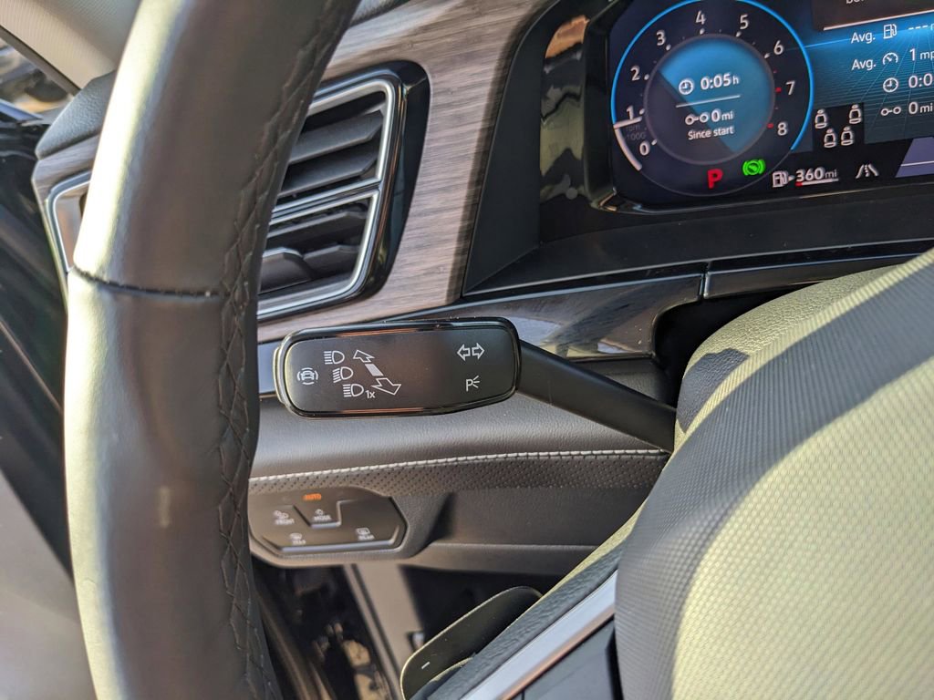 Used 2025 Volkswagen Atlas SEL Premium R-Line image 32