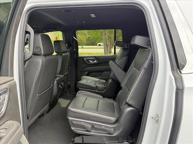 Used 2023 Chevrolet Suburban Premier image 12