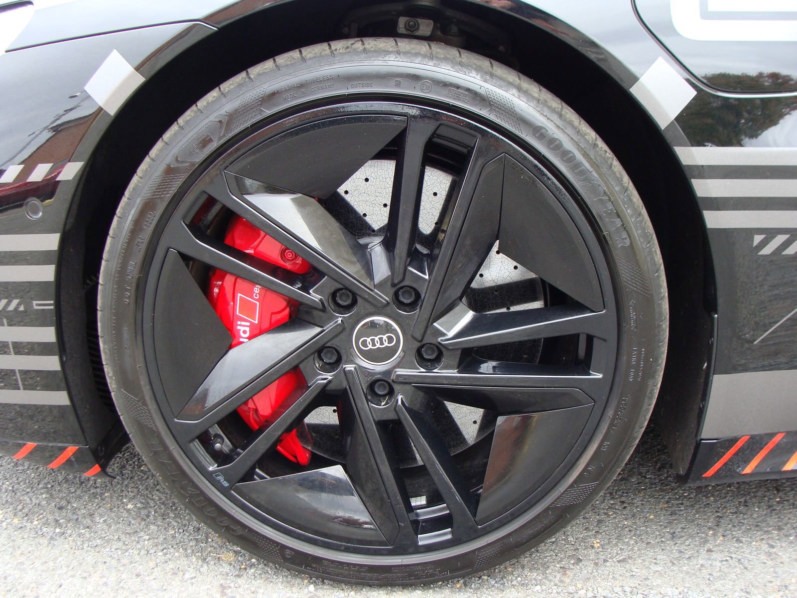 Used 2023 Audi RS e-tron GT AWD/4WD image 38
