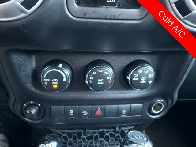 Used 2015 Jeep Wrangler Unlimited Rubicon AWD/4WD image 11