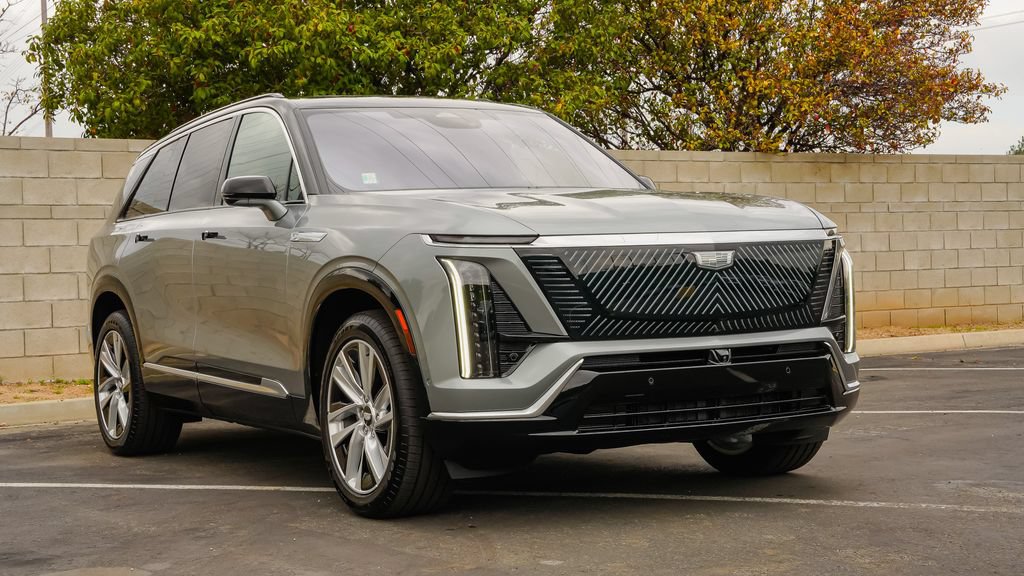 New 2027 Cadillac Vistiq Luxury w/ LPO, Floor Liner Package AWD/4WD image 5