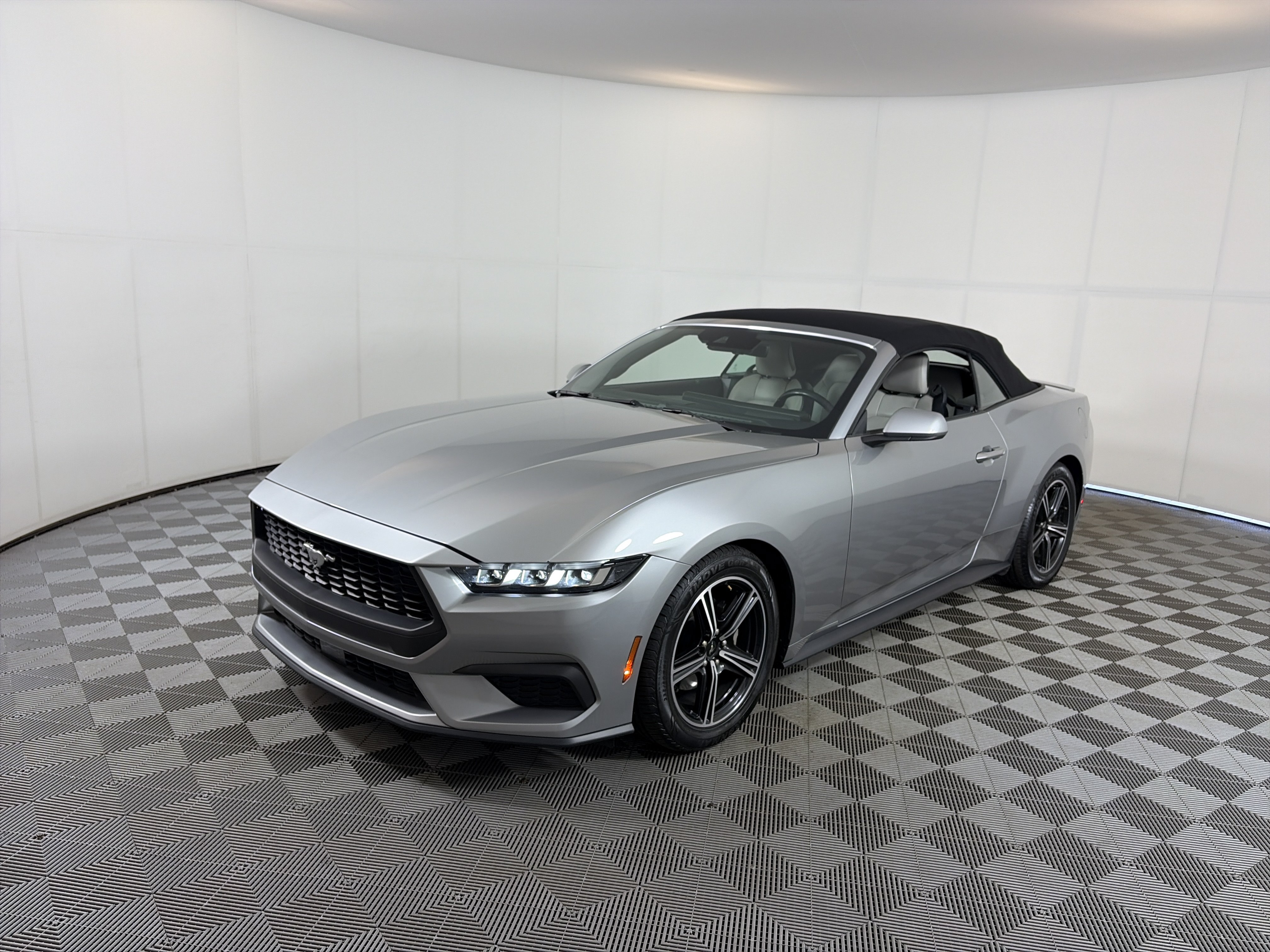 Used 2024 Ford Mustang Premium RWD image 2