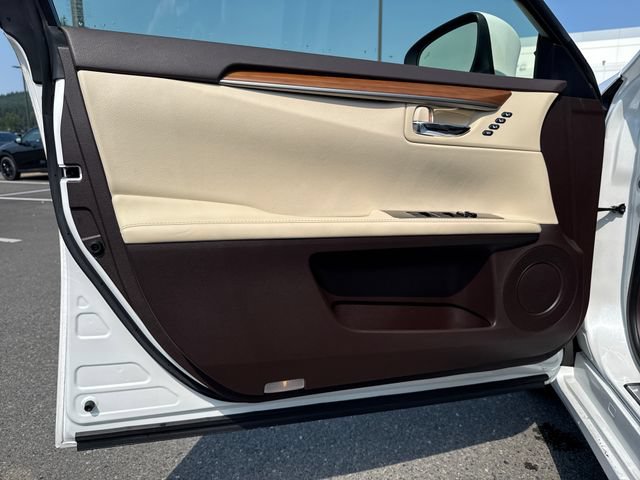 Used 2017 Lexus ES 300h w/ Navigation System Package FWD image 18