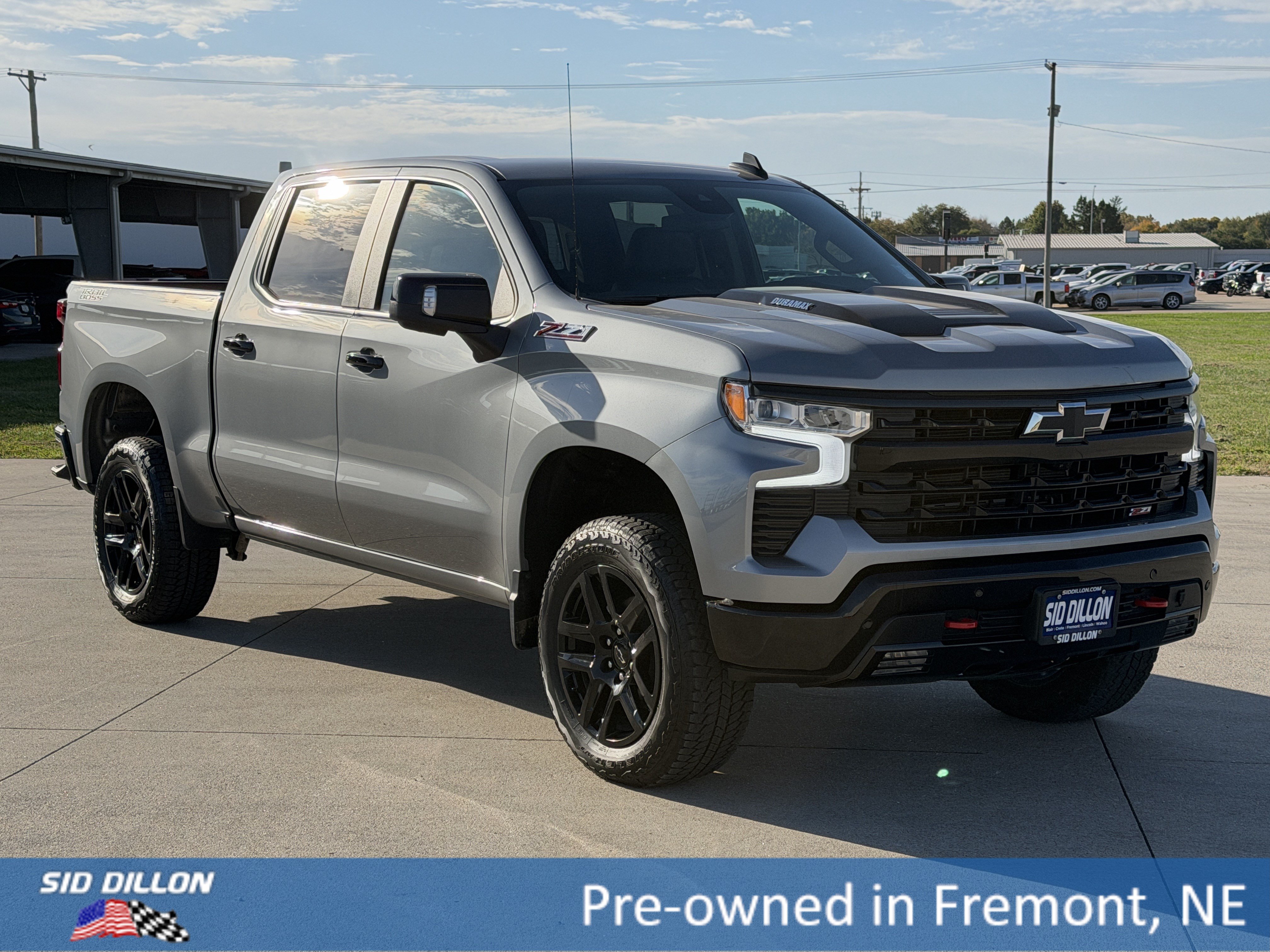 Used 2025 Chevrolet Silverado 1500 LT Trail Boss w/ Convenience Package II AWD/4WD image 2