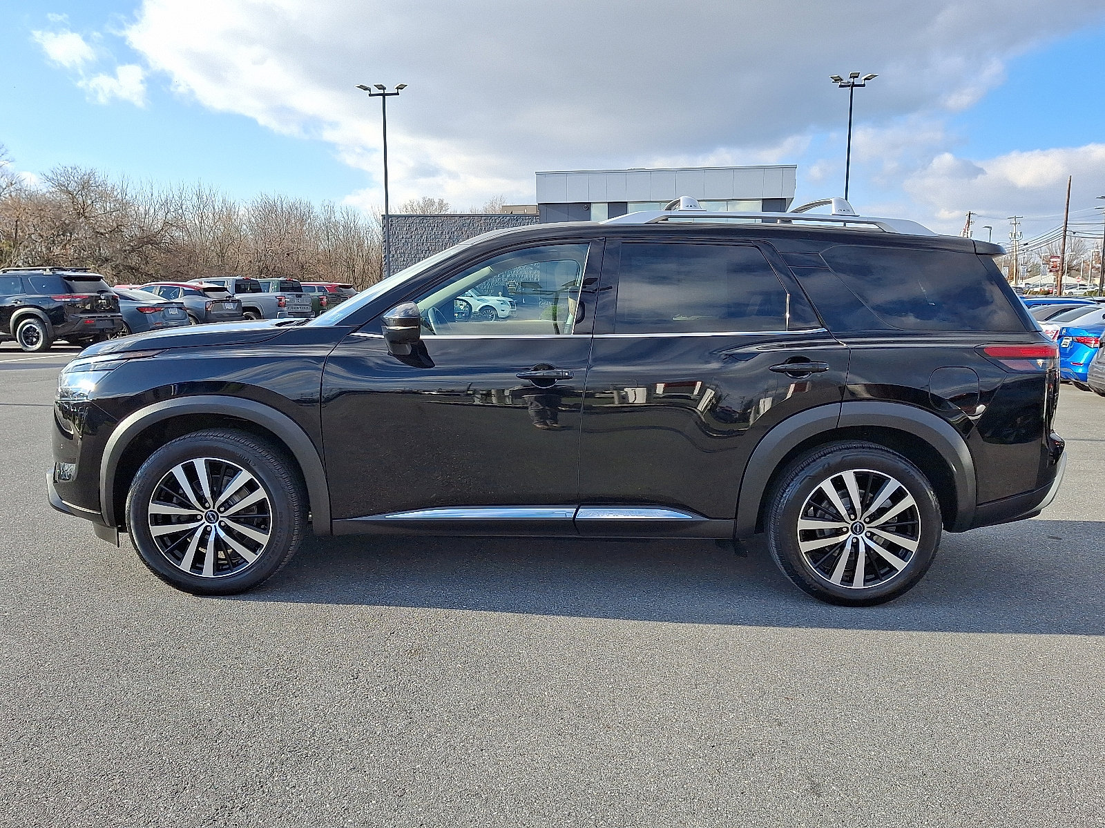 Certified 2023 Nissan Pathfinder Platinum w/ Cargo Package image 5