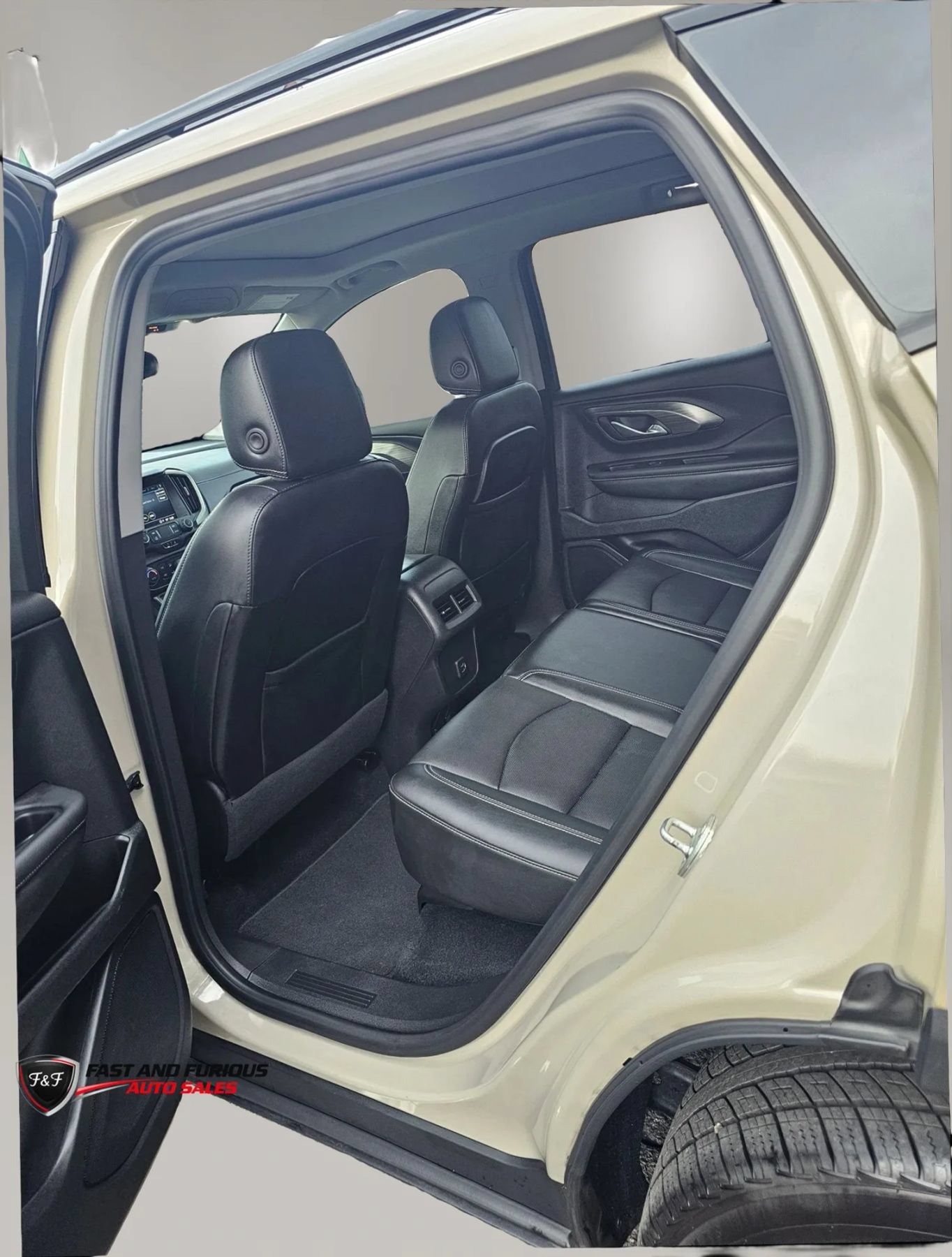 Used 2023 GMC Terrain SLT w/ Elevation Edition FWD image 7