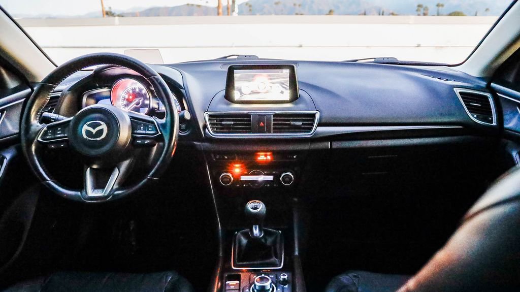 Used 2018 MAZDA MAZDA3 Grand Touring w/ Premium Equipment Package image 13