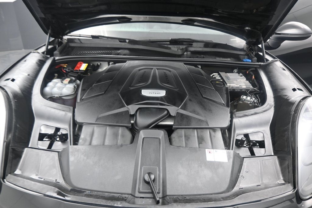 Used 2020 Porsche Cayenne AWD/4WD image 16