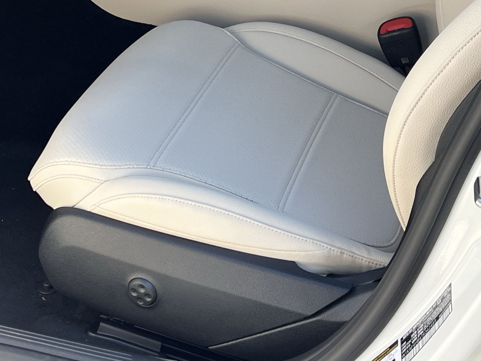 New 2026 Mercedes-Benz C 300 4MATIC Sedan image 19