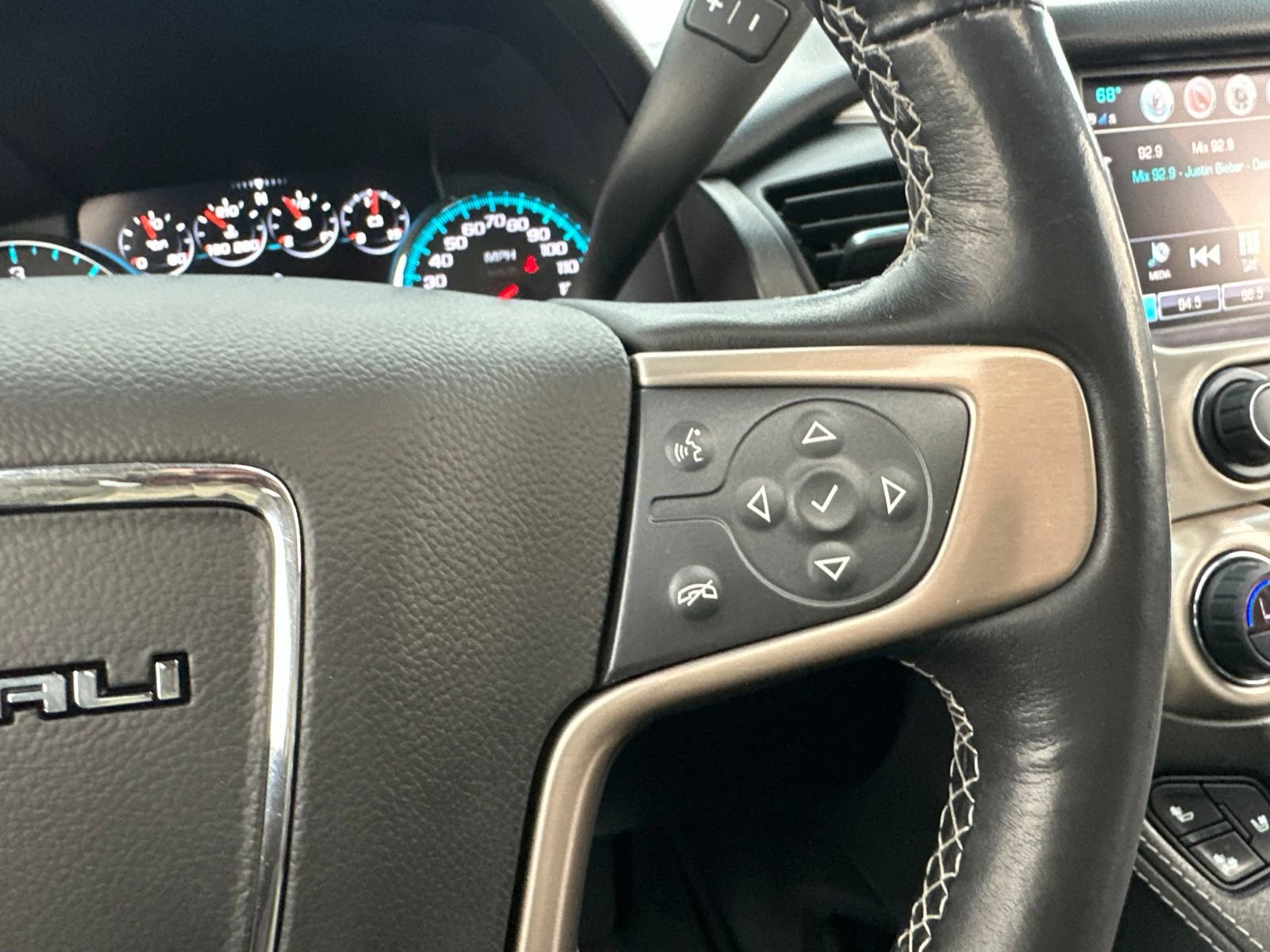 Used 2019 GMC Yukon Denali w/ Denali Ultimate Black Edition AWD/4WD image 60