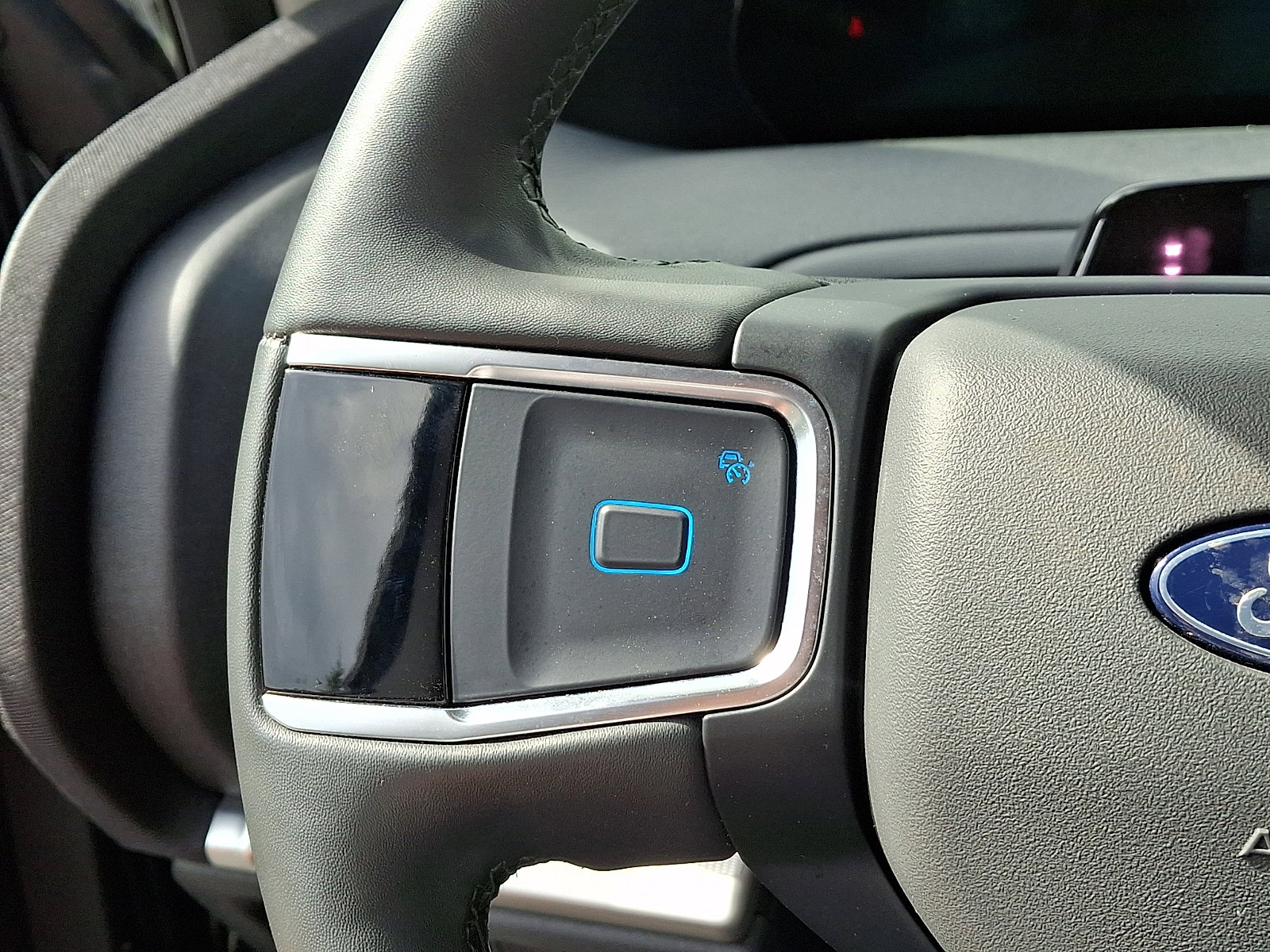 Used 2025 Ford Expedition Active AWD/4WD image 23