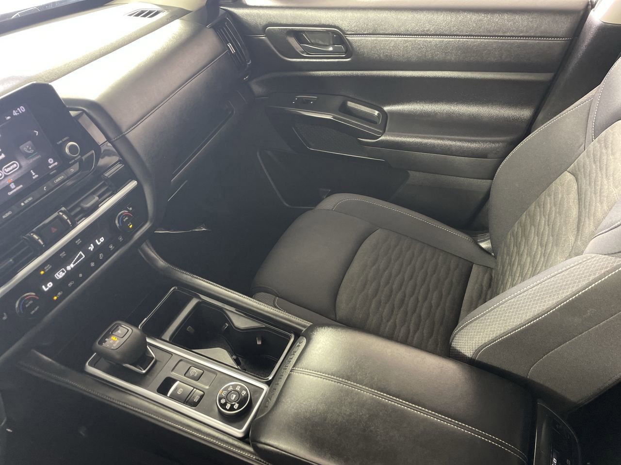 Used 2025 Nissan Pathfinder SV image 22