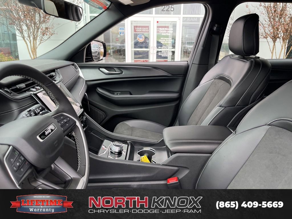 New 2025 Jeep Grand Cherokee L Altitude image 3