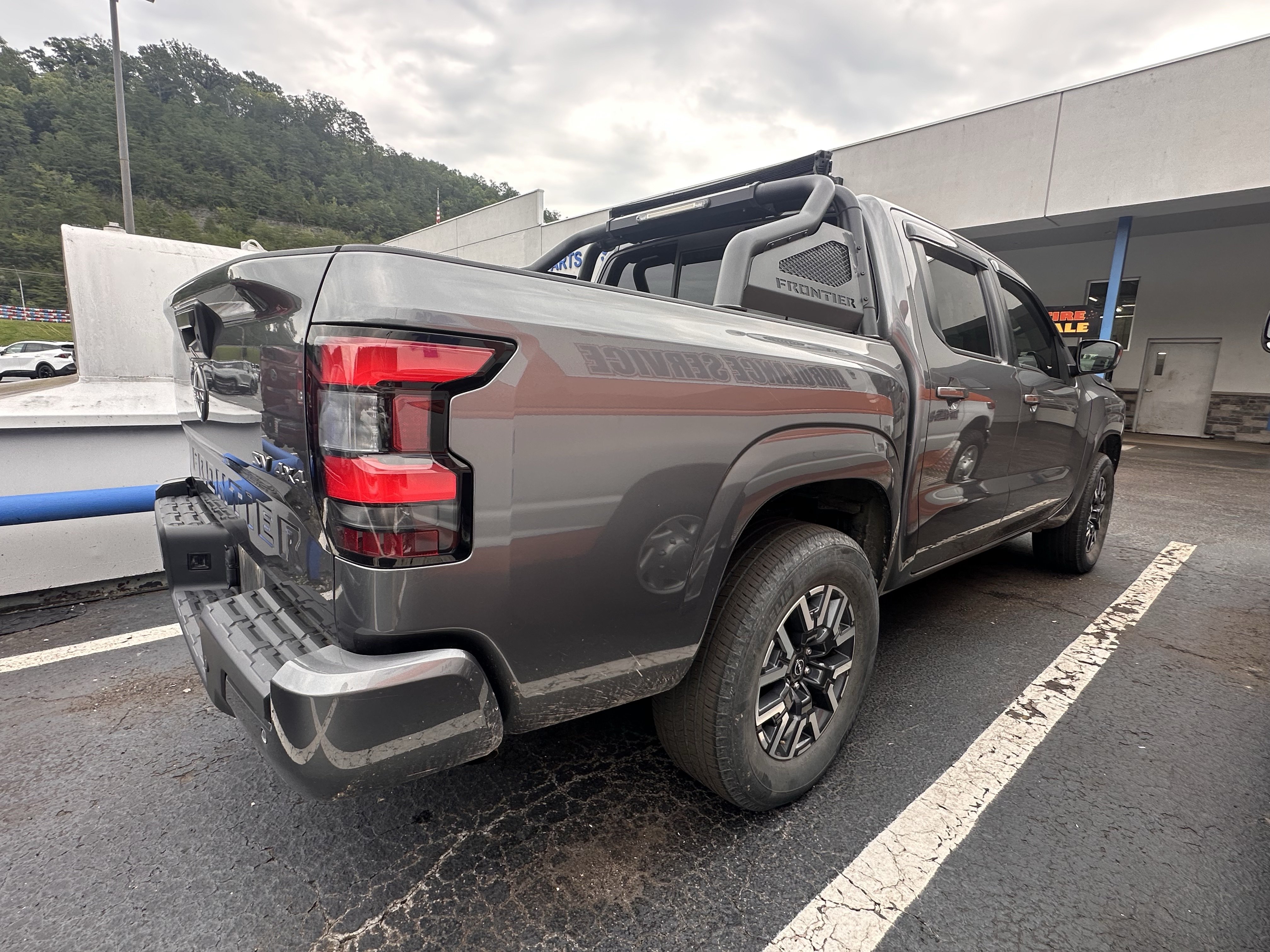 Used 2022 Nissan Frontier SV AWD/4WD image 7