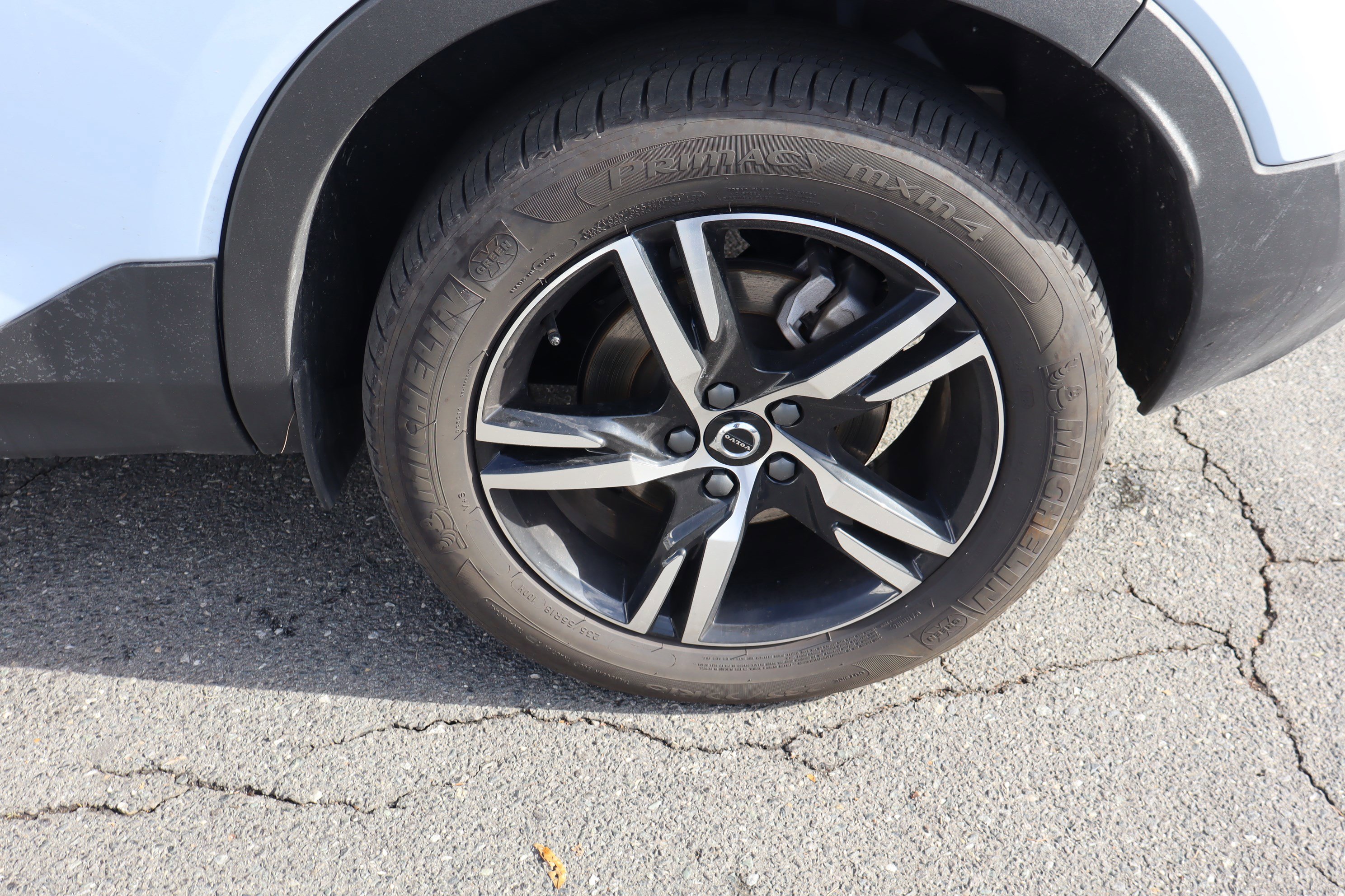 Used 2025 Volvo XC40 B5 Core image 39