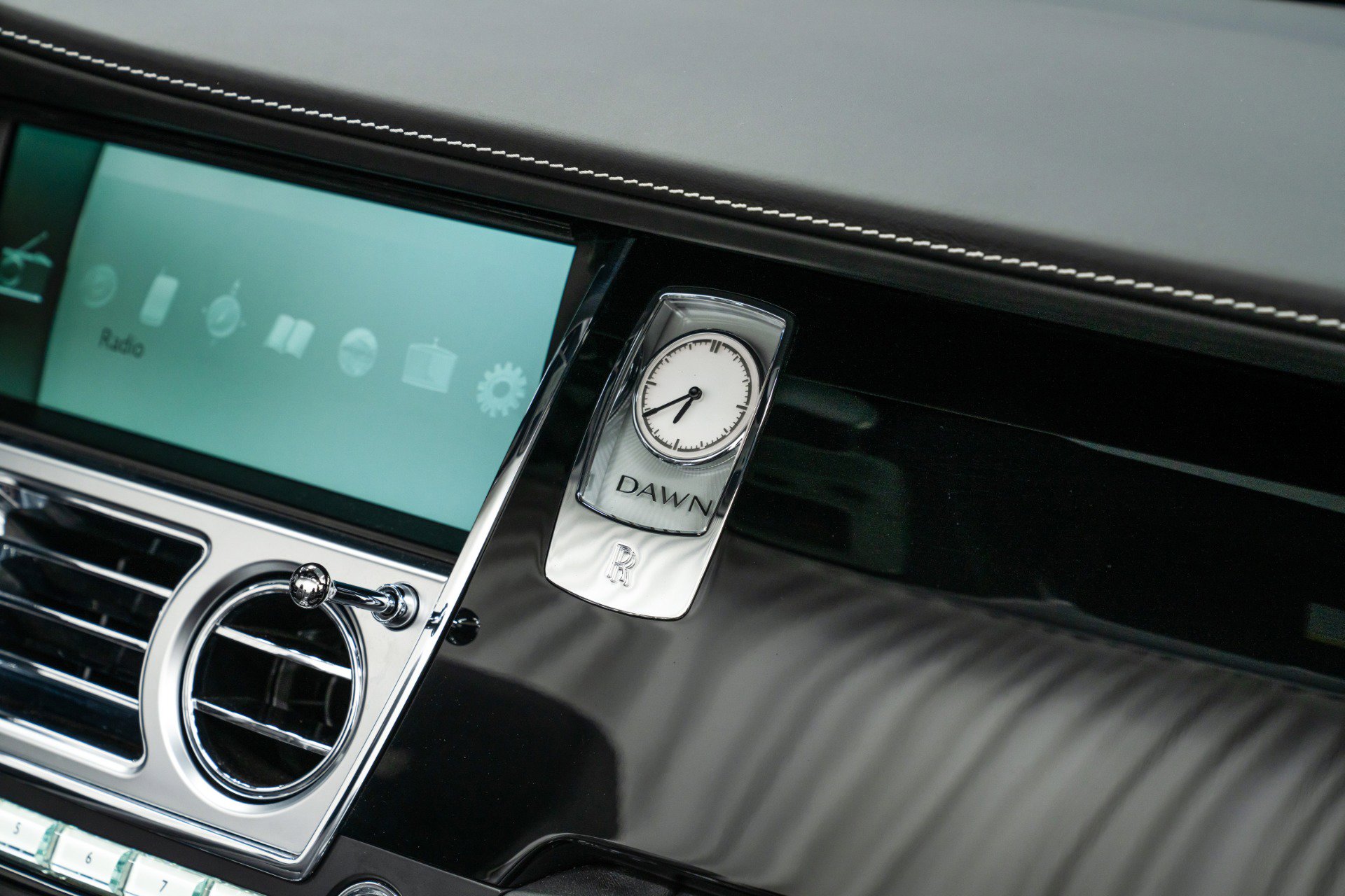 Used 2017 Rolls-Royce Dawn RWD image 25