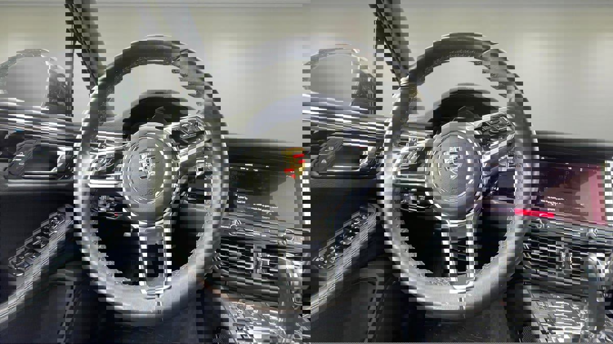 Used 2021 Porsche Macan S image 11