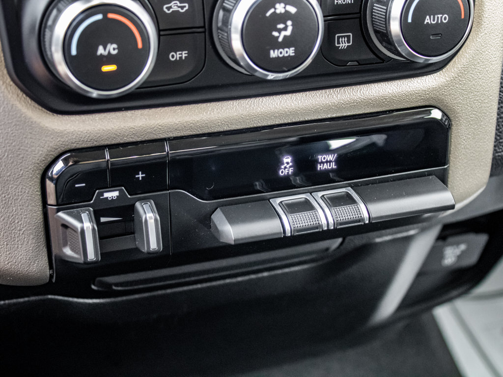Used 2019 RAM 1500 Laramie AWD/4WD image 38