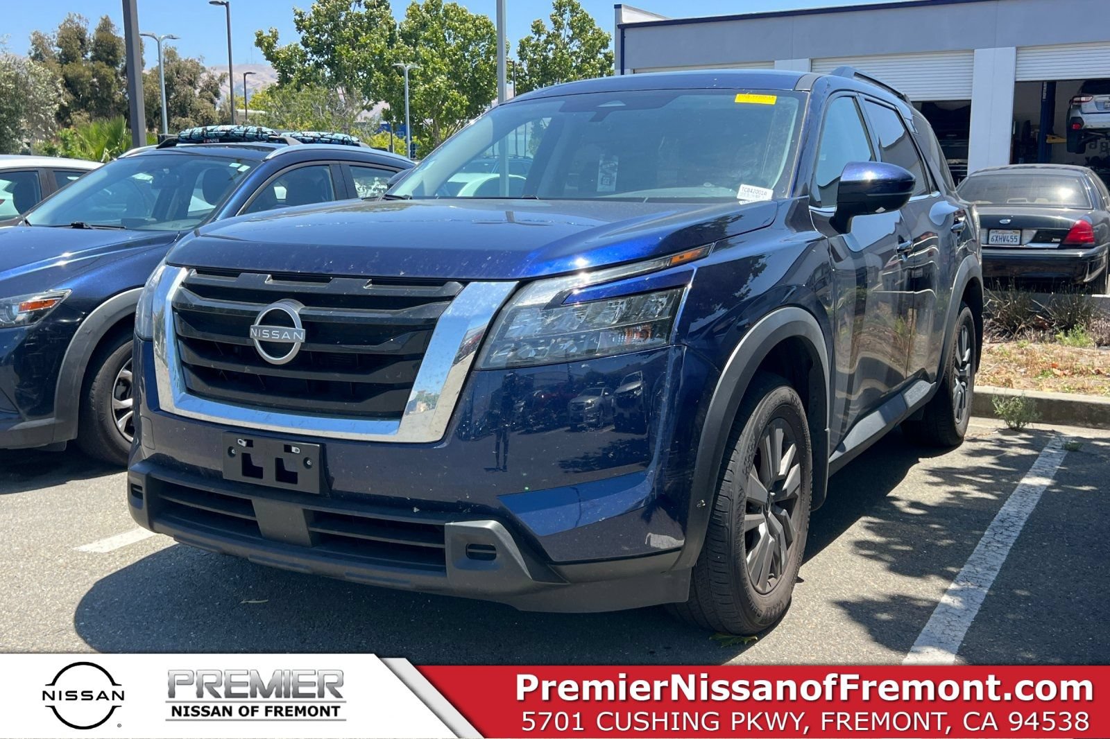 Certified 2024 Nissan Pathfinder SV FWD image 1