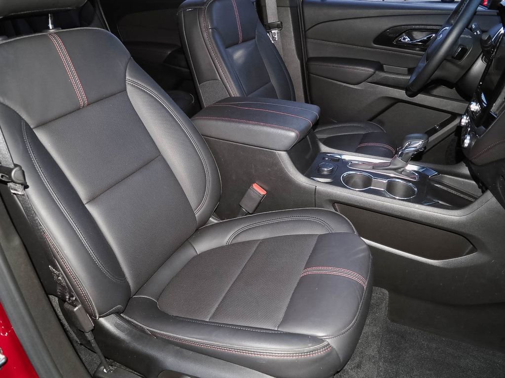 Used 2023 Chevrolet Traverse RS image 18