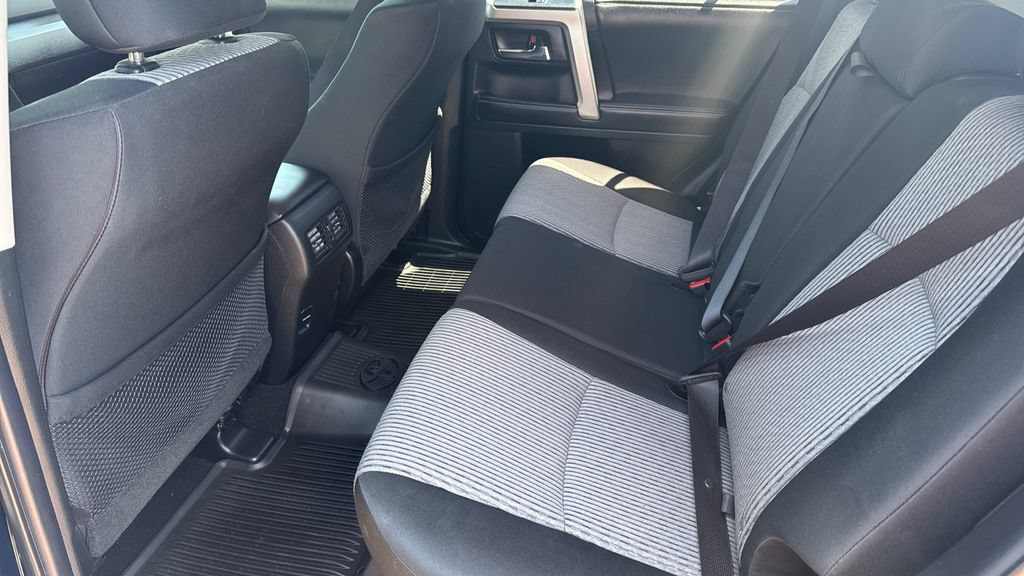 Used 2017 Toyota 4Runner SR5 AWD/4WD image 10