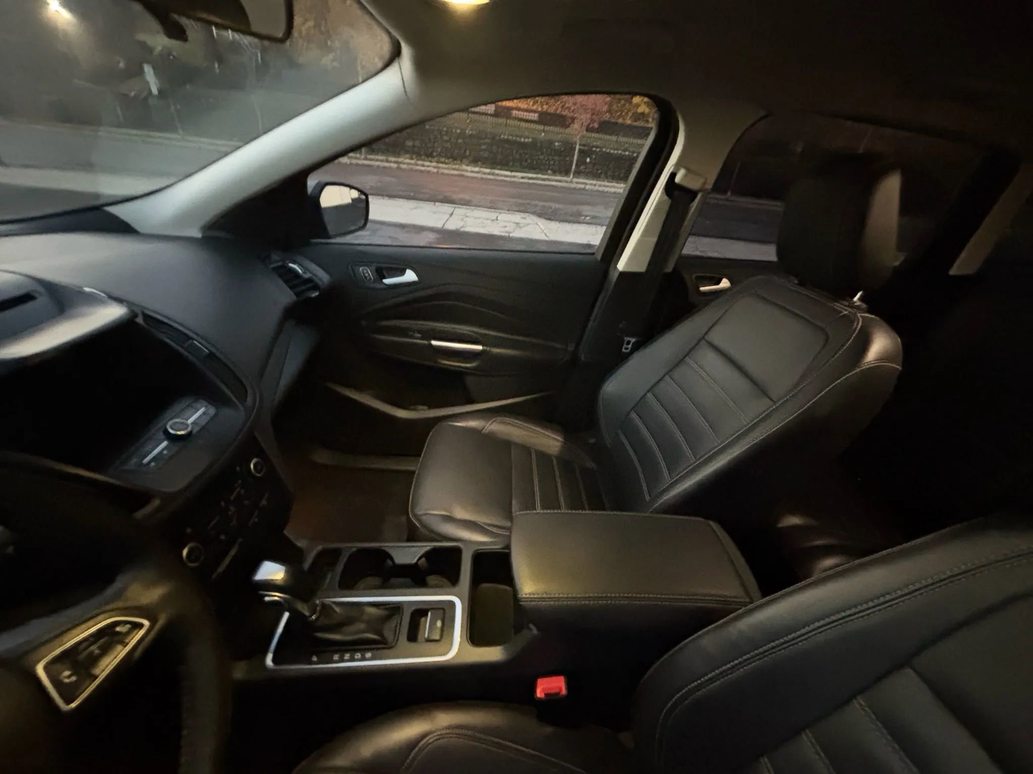 Used 2018 Ford Escape SEL image 19