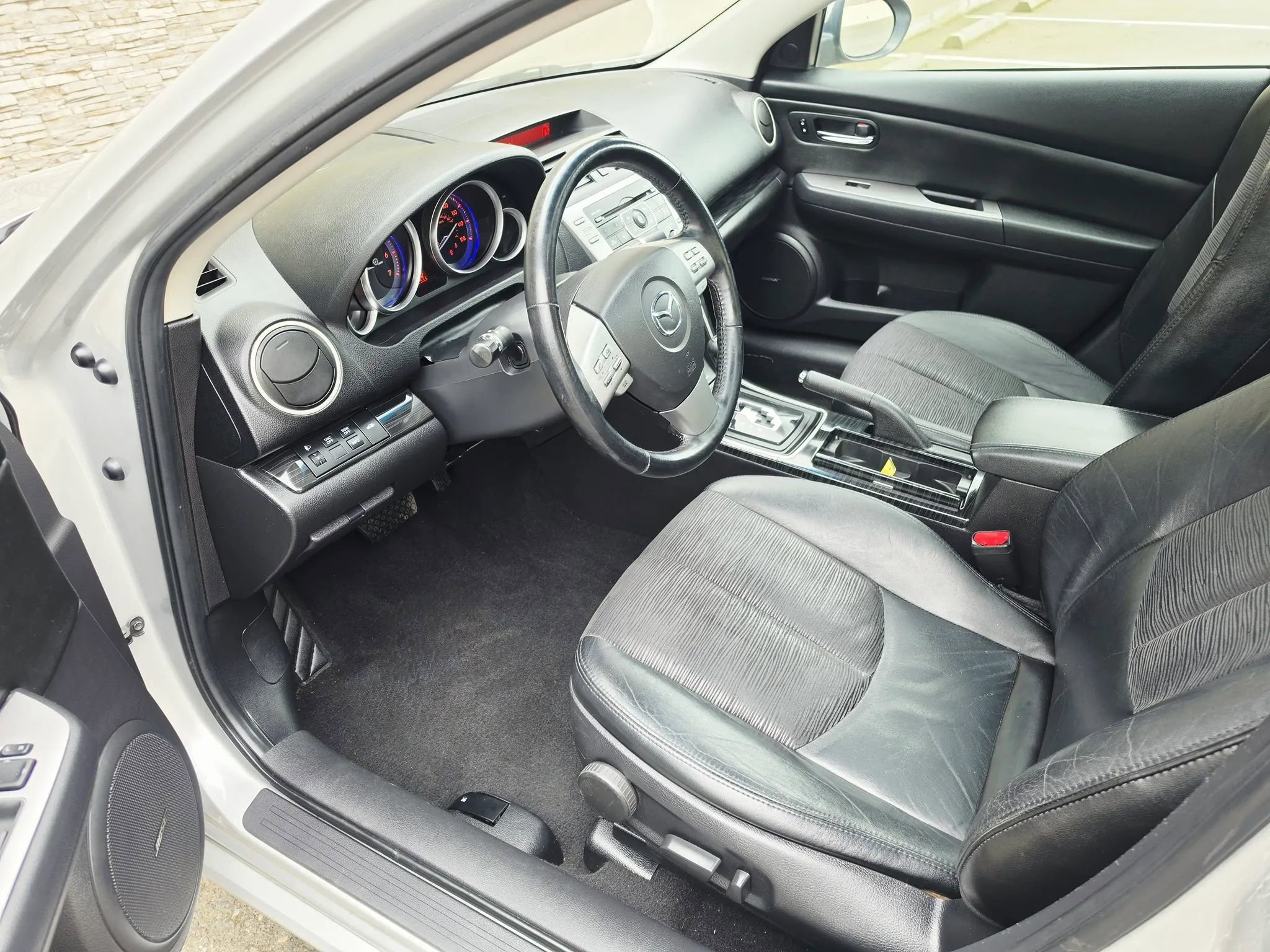 Used 2009 MAZDA MAZDA6 i Touring w/ Moonroof & Bose Pkg FWD image 9