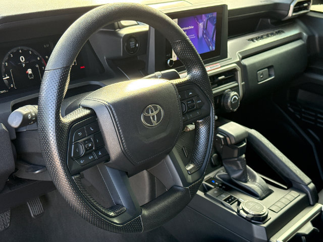 Used 2025 Toyota Tacoma SR5 AWD/4WD image 17