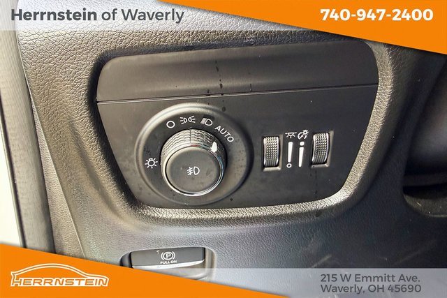 Used 2024 Jeep Grand Cherokee L Limited w/ Luxury Tech Group II image 17