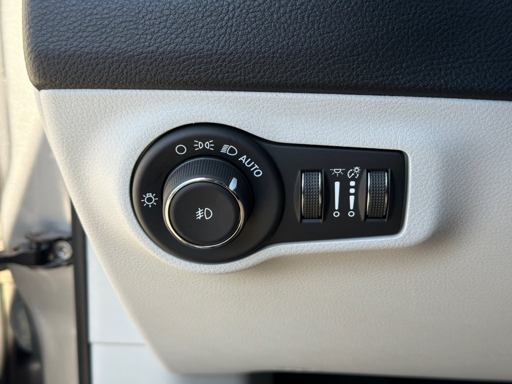 Used 2019 Jeep Compass Limited FWD image 19