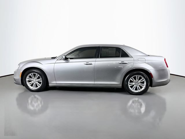 Used 2017 Chrysler 300 Touring w/ Value Package RWD image 4