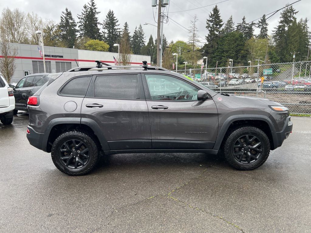 Used 2018 Jeep Cherokee Trailhawk image 2