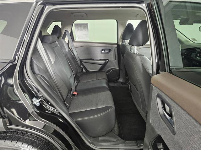 Used 2023 Nissan Rogue SV image 16