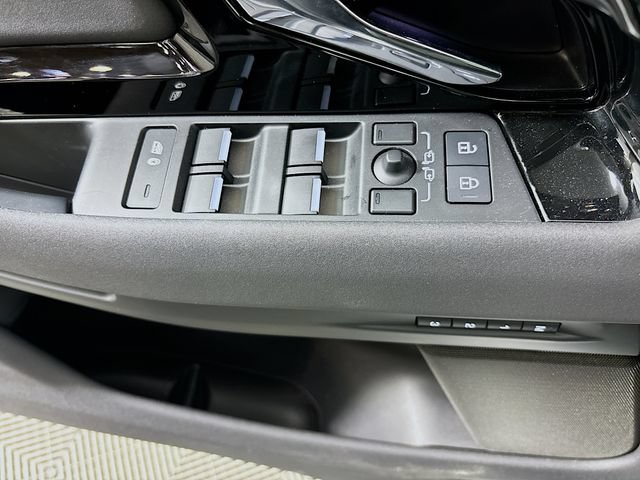 Used 2024 Land Rover Range Rover Evoque S AWD/4WD image 20