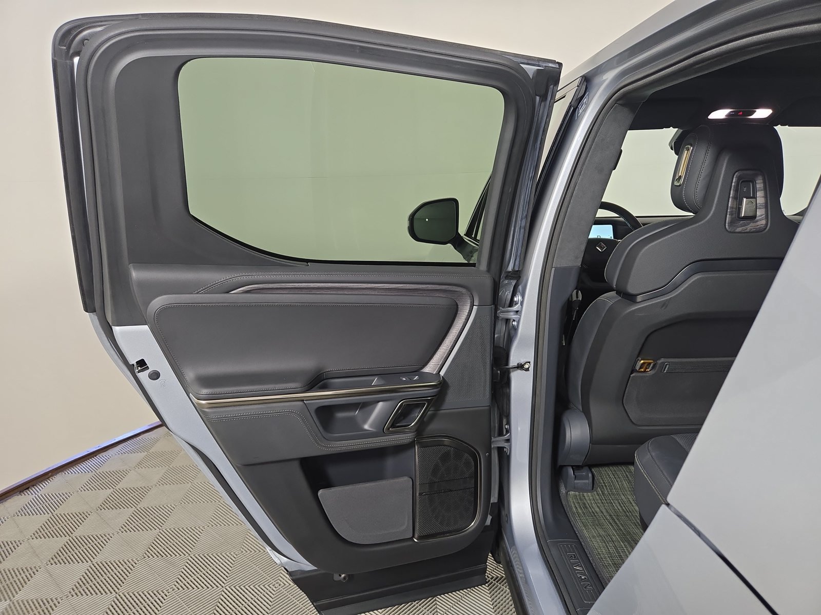 Used 2022 Rivian R1T Adventure AWD/4WD image 17