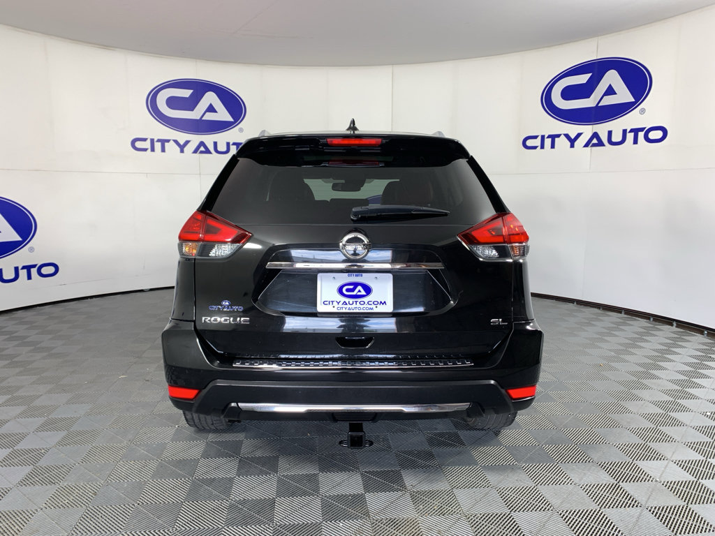 Used 2017 Nissan Rogue SL w/ SL Premium Package image 4