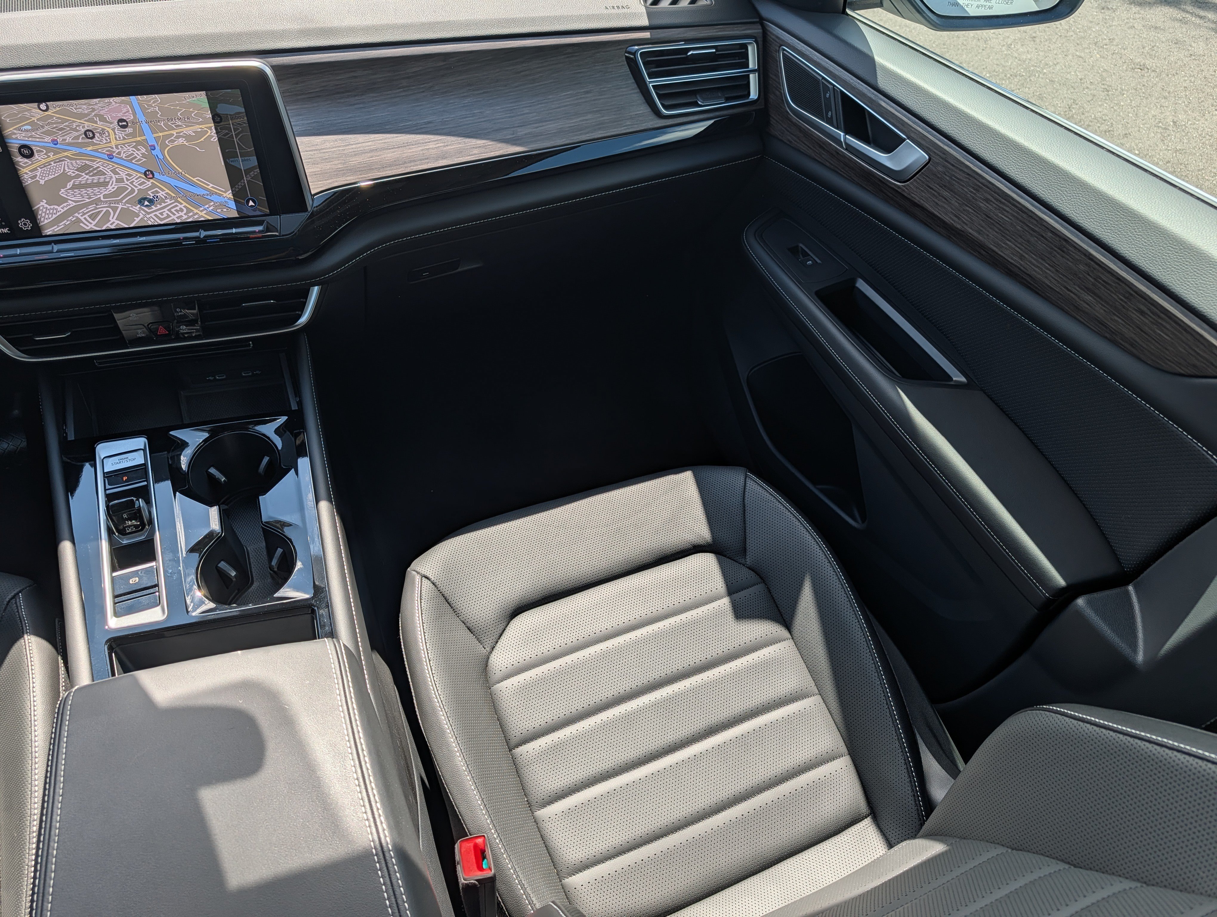 Certified 2024 Volkswagen Atlas SEL AWD/4WD image 11