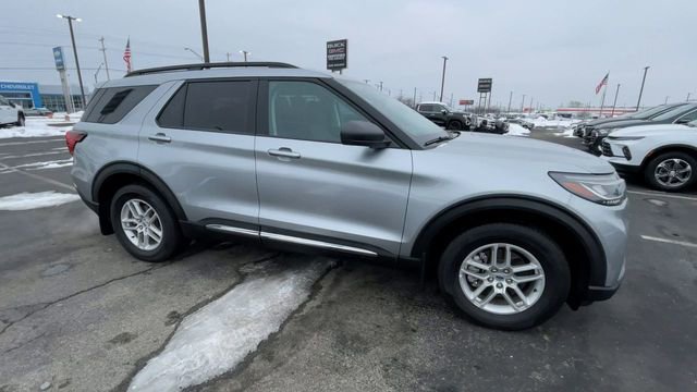 Used 2025 Ford Explorer Active image 3