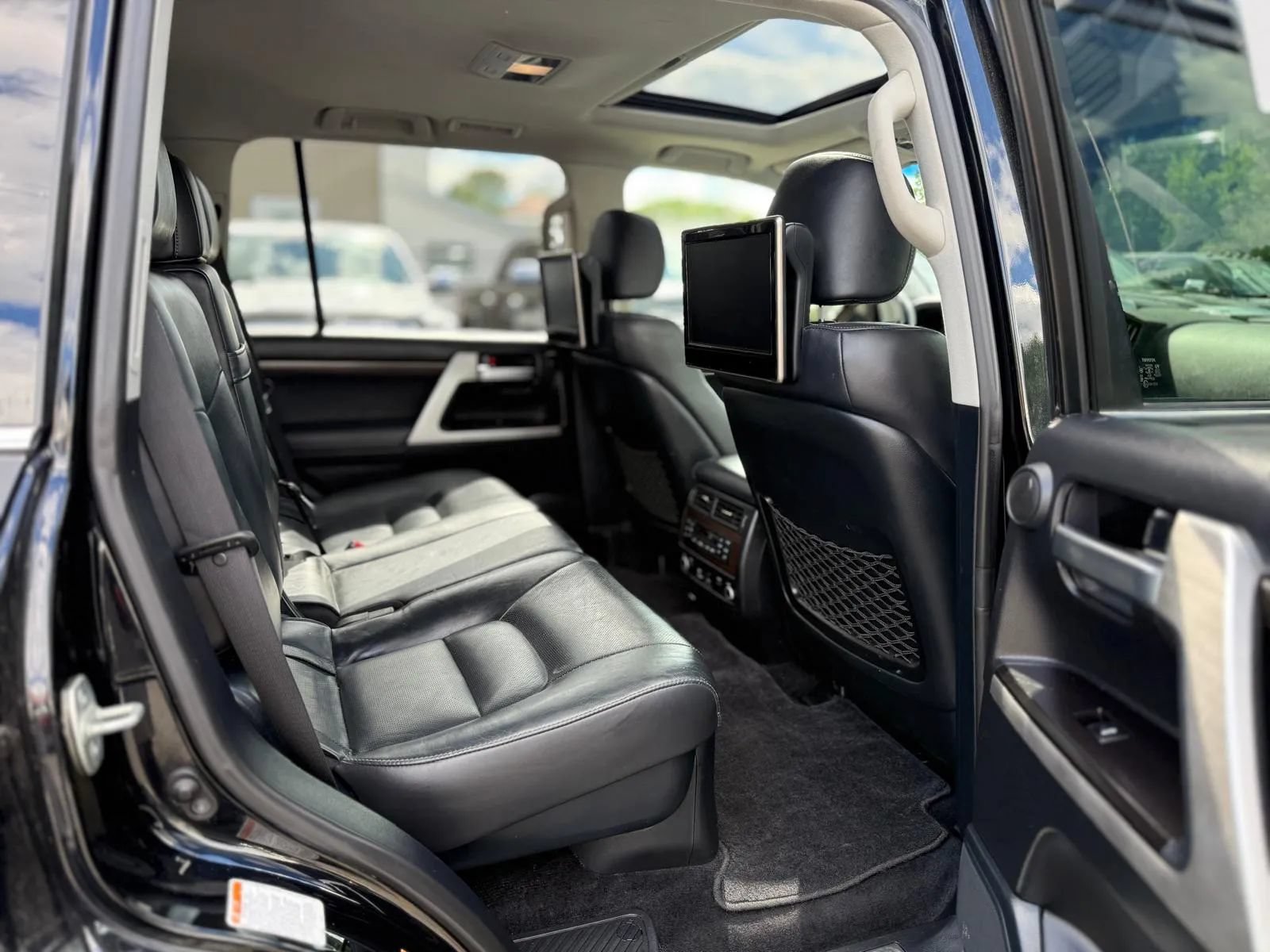 Used 2016 Toyota Land Cruiser w/ Four Season Floor Mat Package AWD/4WD image 12