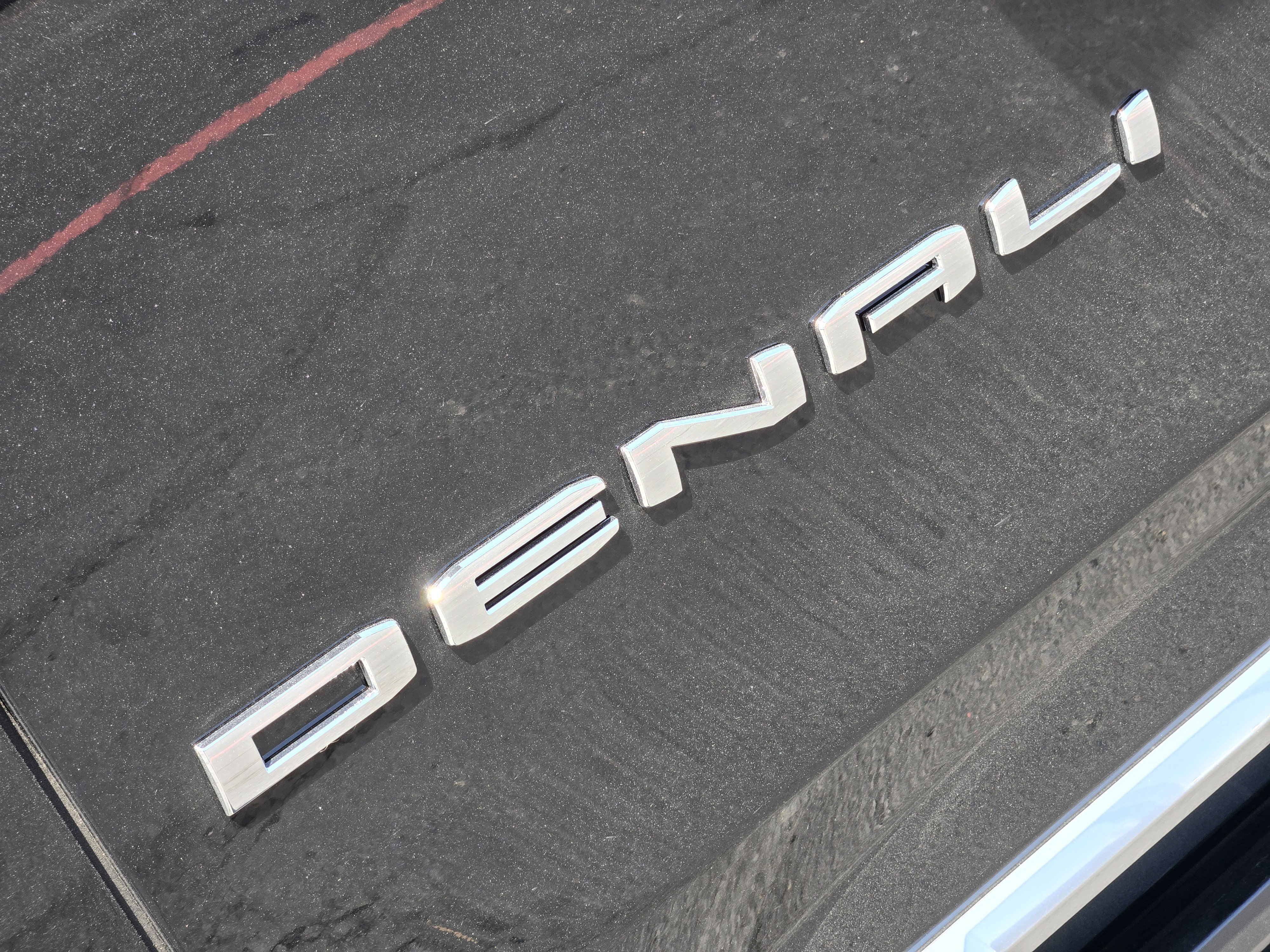 New 2026 GMC Yukon XL Denali w/ Denali Reserve Package AWD/4WD image 7