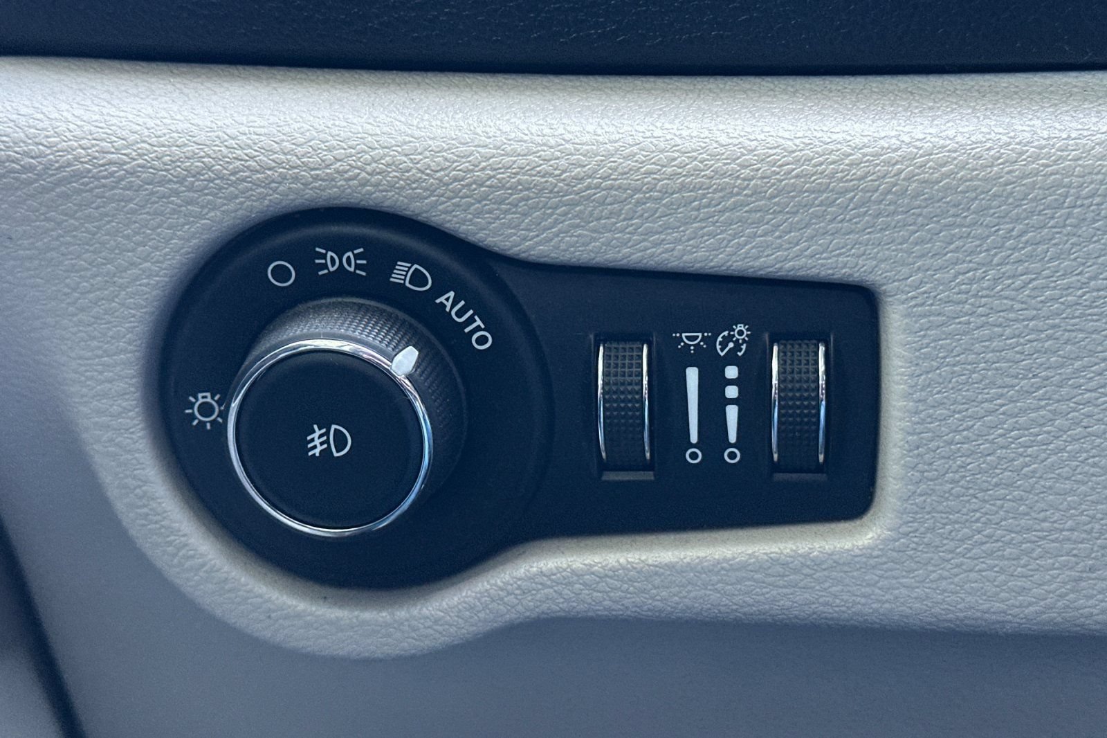 Used 2018 Chrysler Pacifica Limited FWD image 28